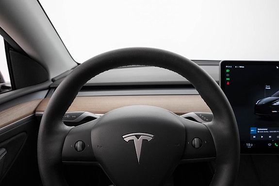 Tesla Model Y 13 of 26