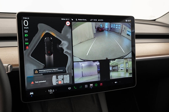 Tesla Model Y 16 of 26