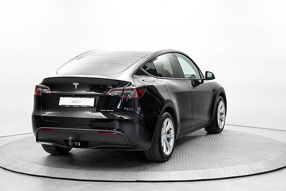 Tesla Model Y 5 of 26
