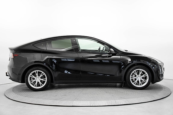 Tesla Model Y 4 of 26