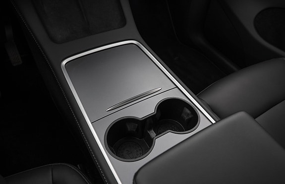 Tesla Model Y 14 of 26