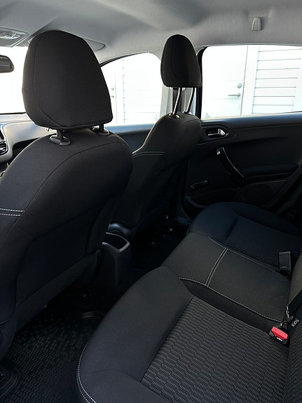 Peugeot 208 20 of 22