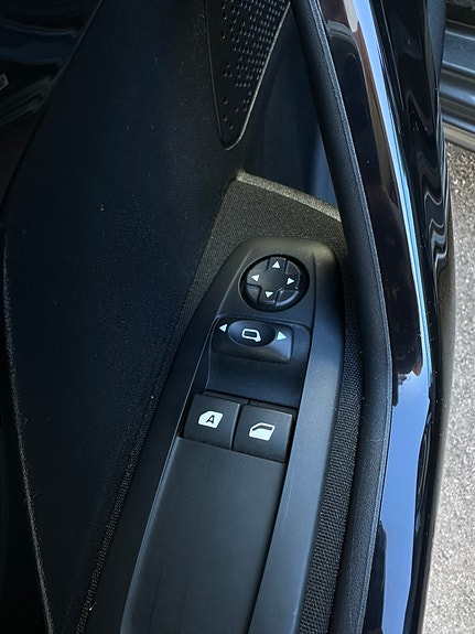 Peugeot 208 8 of 22