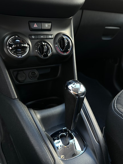Peugeot 208 14 of 22