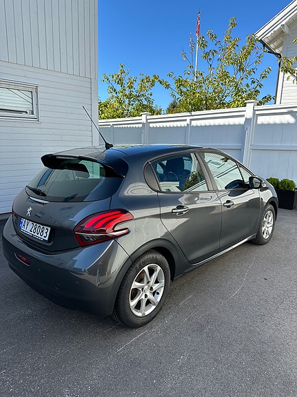 Peugeot 208 4 of 22