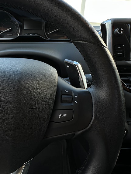 Peugeot 208 12 of 22