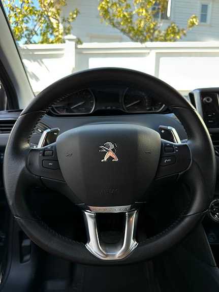 Peugeot 208 11 of 22