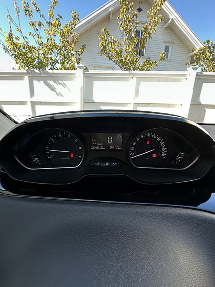 Peugeot 208 18 of 22