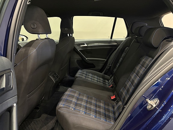 Volkswagen Golf VII 20 of 30