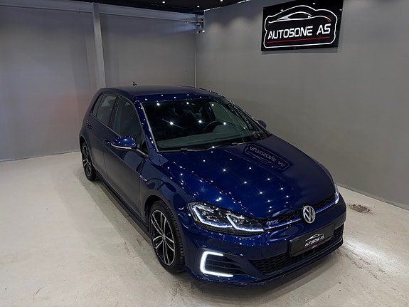 Volkswagen Golf VII 2 of 30