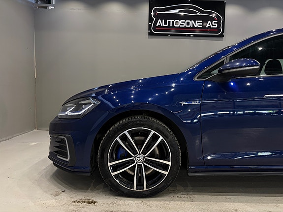 Volkswagen Golf VII 12 of 30