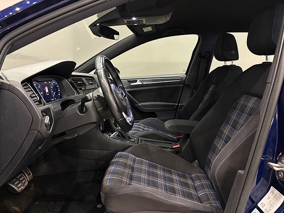 Volkswagen Golf VII 15 of 30