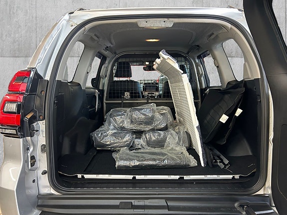 Toyota Land Cruiser 16 of 30