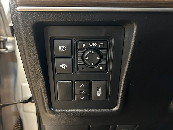 Toyota Land Cruiser 14 of 30