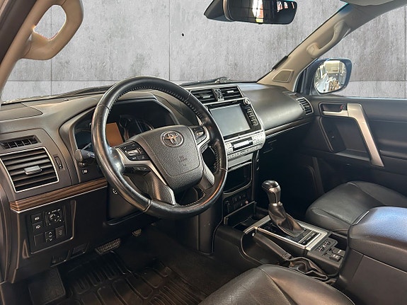 Toyota Land Cruiser 12 of 30