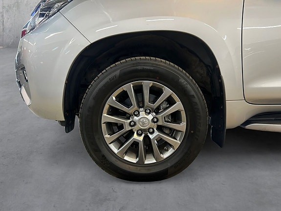 Toyota Land Cruiser 9 of 30