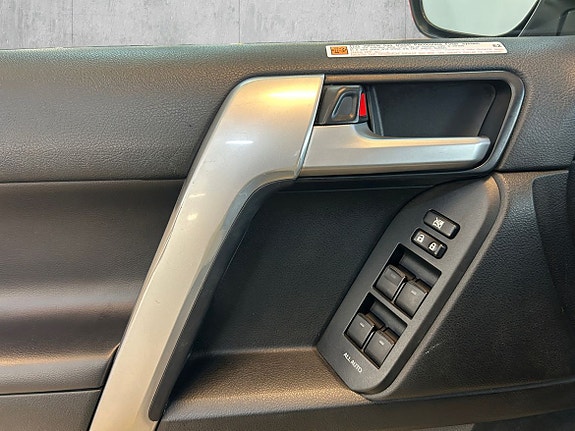 Toyota Land Cruiser 11 of 30