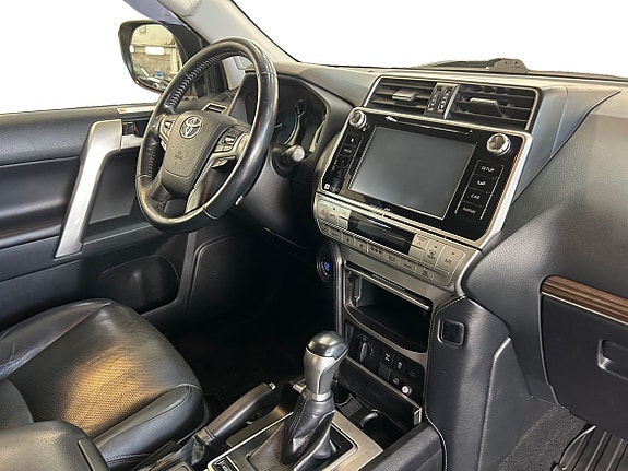 Toyota Land Cruiser 19 of 30