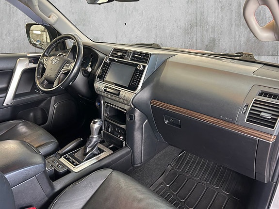 Toyota Land Cruiser 18 of 30