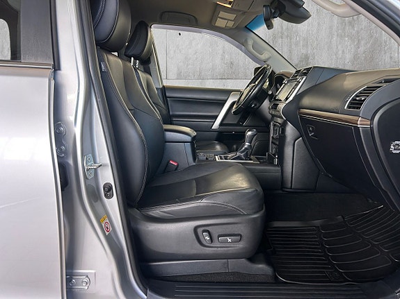 Toyota Land Cruiser 17 of 30