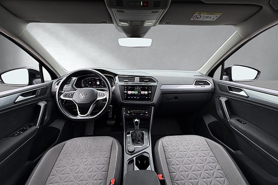 Volkswagen Tiguan 10 of 15