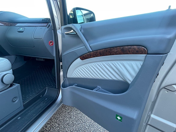 Mercedes-Benz Vito 111 14 of 30