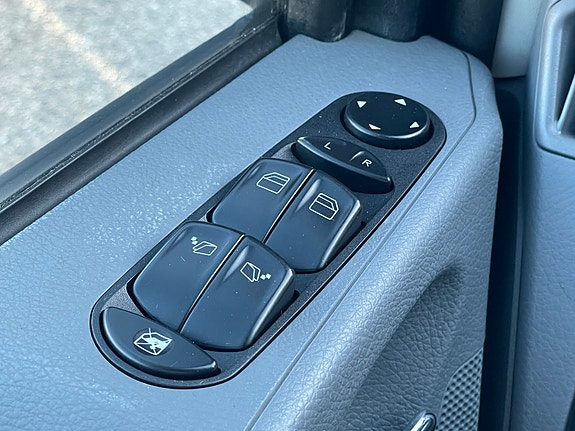 Mercedes-Benz Vito 111 29 of 30