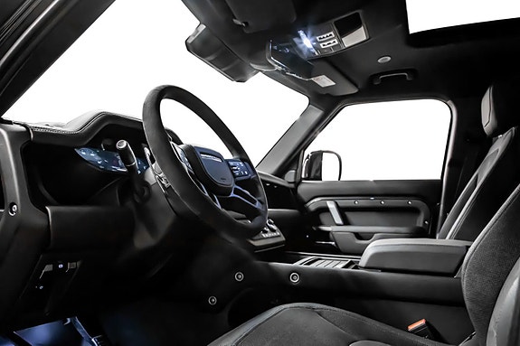 Land Rover Defender 110 14 of 30