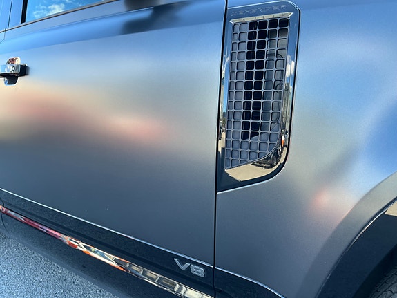 Land Rover Defender 110 5 of 30