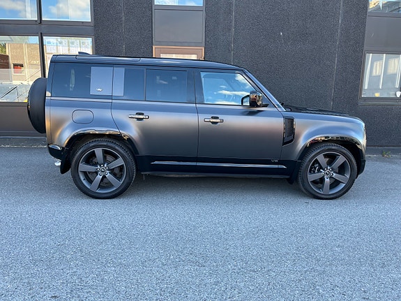 Land Rover Defender 110 10 of 30