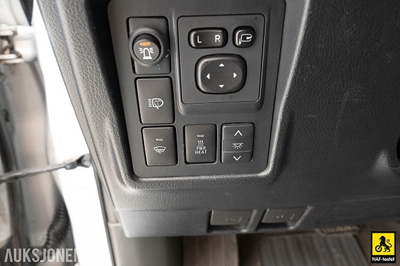 Toyota Land Cruiser 9 of 30
