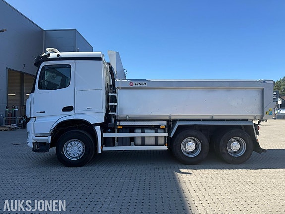 Mercedes-Benz Arocs 5 of 30