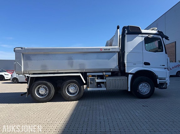 Mercedes-Benz Arocs 6 of 30