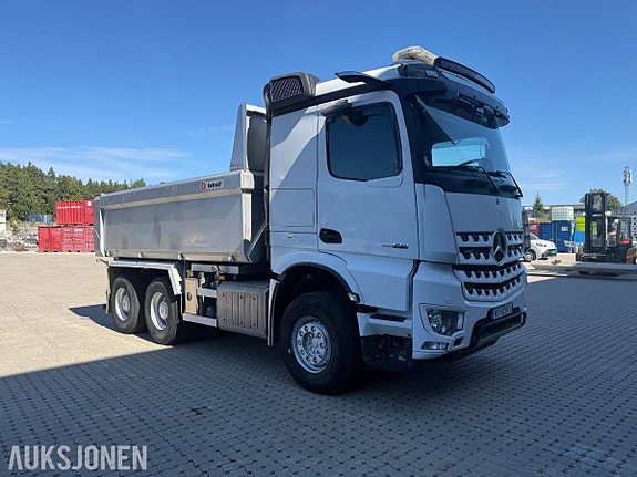 Mercedes-Benz Arocs 2 of 30