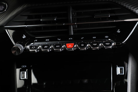 Peugeot e-2008 17 of 30