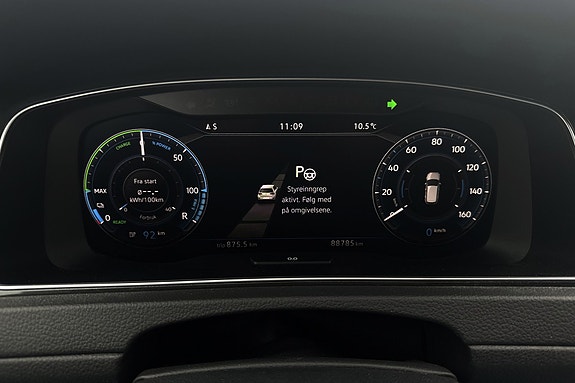 Volkswagen e-Golf VII 27 of 28