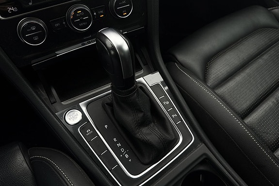 Volkswagen e-Golf VII 22 of 28