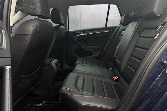 Volkswagen e-Golf VII 14 of 28