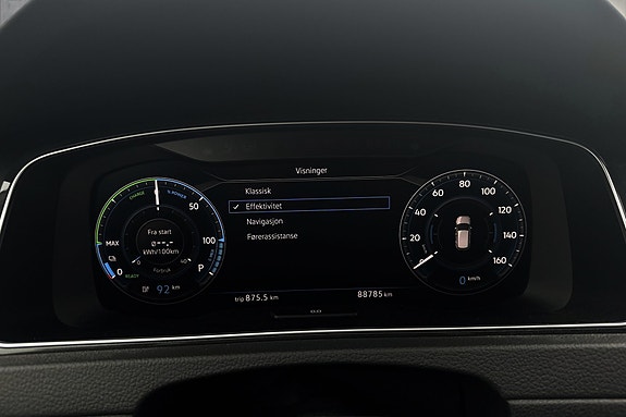 Volkswagen e-Golf VII 26 of 28