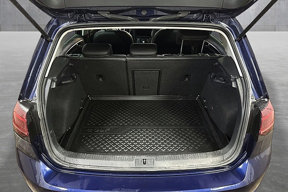 Volkswagen e-Golf VII 10 of 28