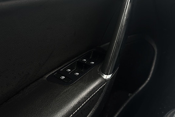 Volkswagen e-Golf VII 21 of 28