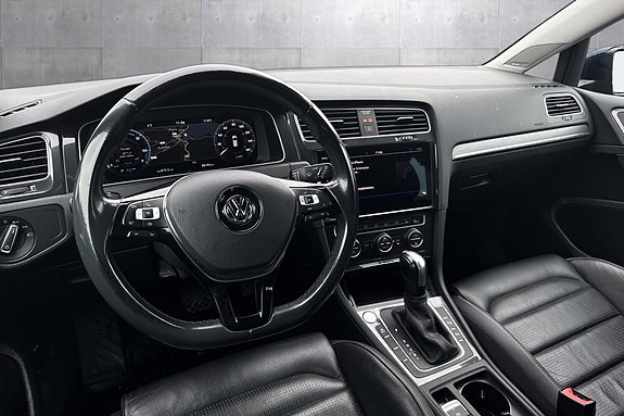 Volkswagen e-Golf VII 15 of 28