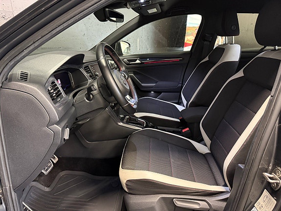 Volkswagen T-Roc 25 of 29