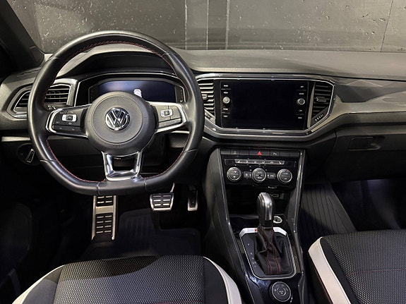 Volkswagen T-Roc 10 of 29