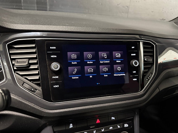 Volkswagen T-Roc 18 of 29