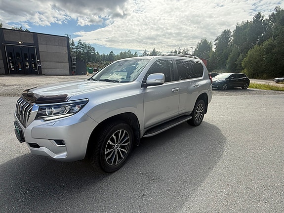 Toyota Land Cruiser 4 of 13