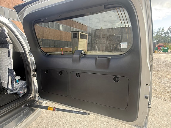 Toyota Land Cruiser 9 of 13