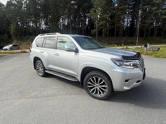 Toyota Land Cruiser 3 of 13