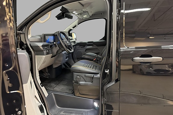 Ford Transit Custom 11 of 25