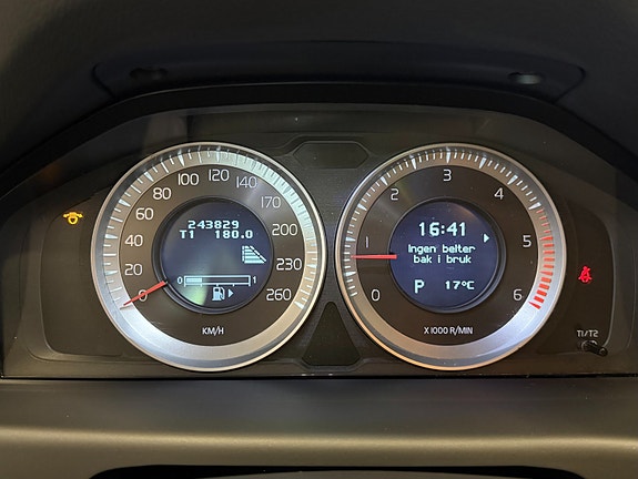 Volvo XC70 12 of 27